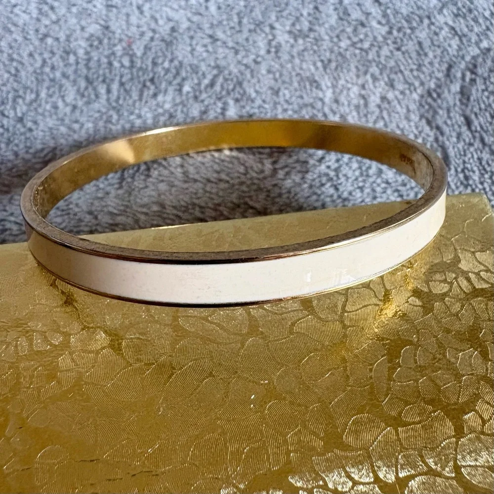 Vintage Trifari gold‎ tone & enamel bangle bracelet